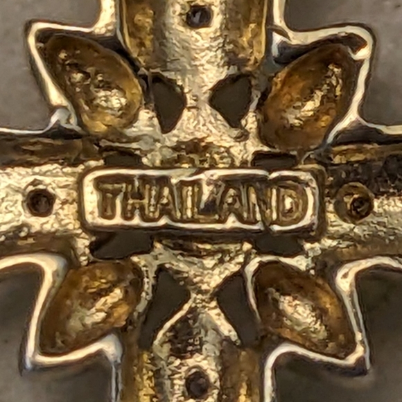 Gold Diamond Cross Pendant - Picture 5 of 9